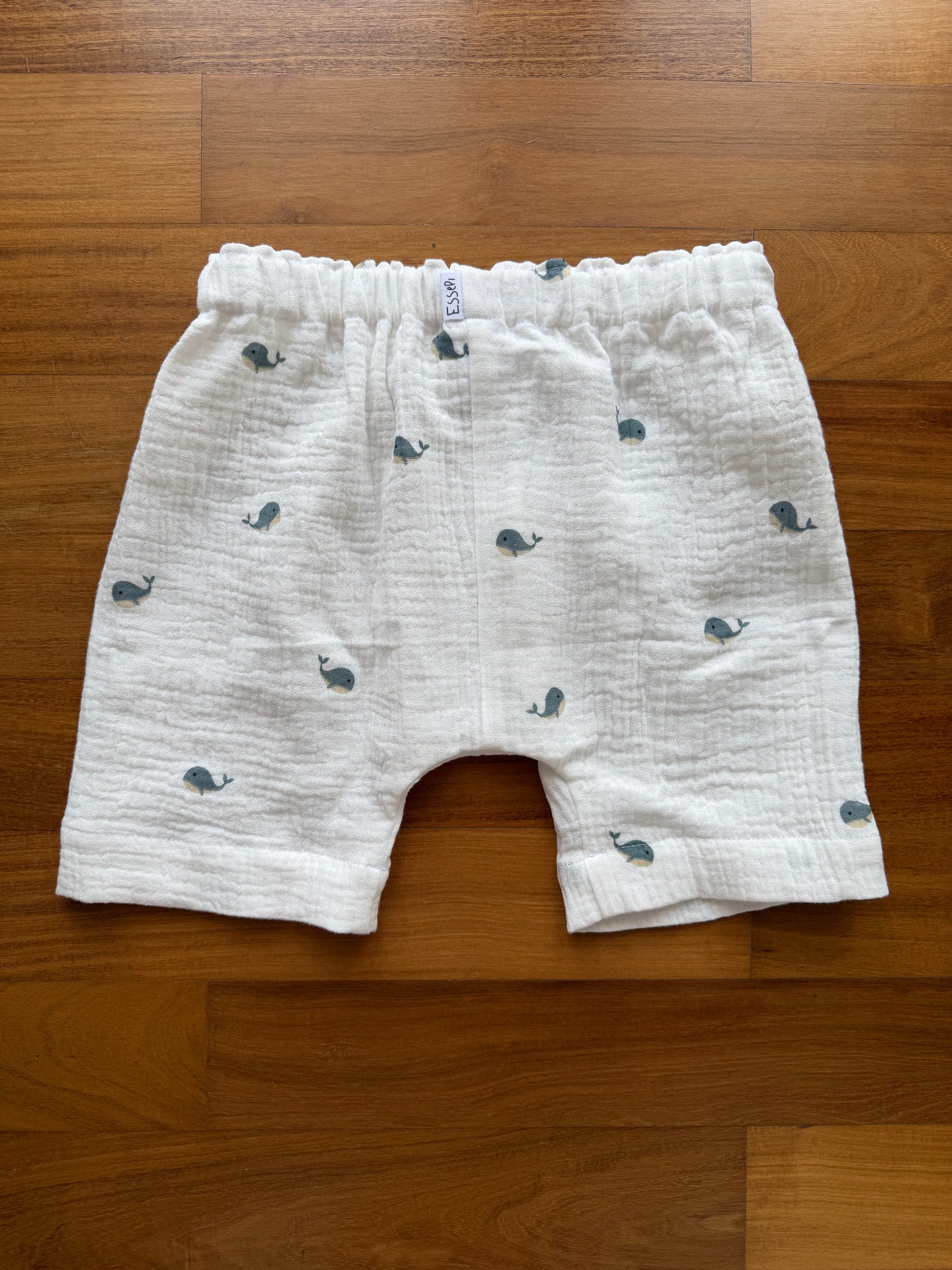 Pantalone in mussola di cotone con stampa balene