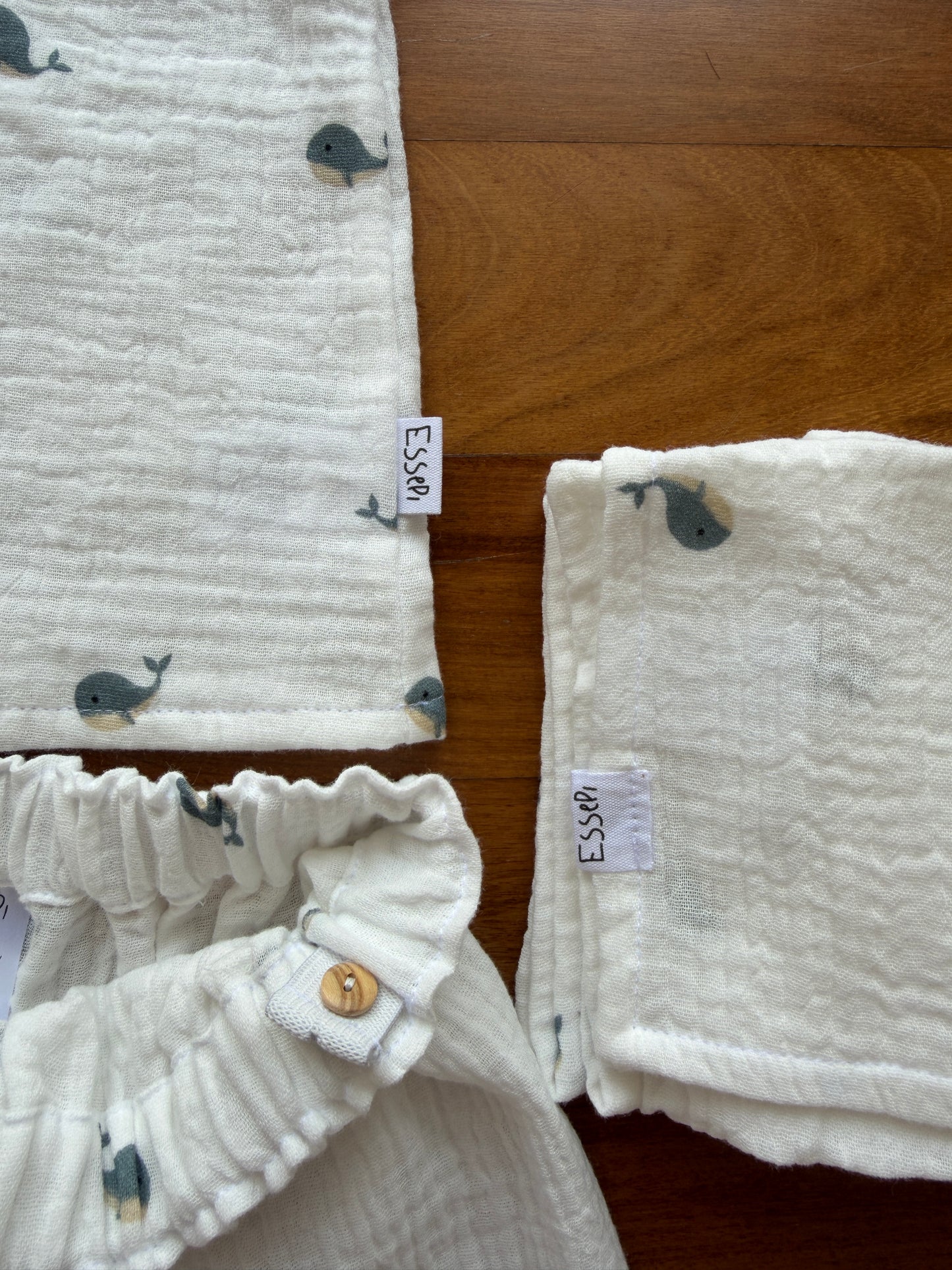 Set estate in mussola di cotone bianca con stampa balene