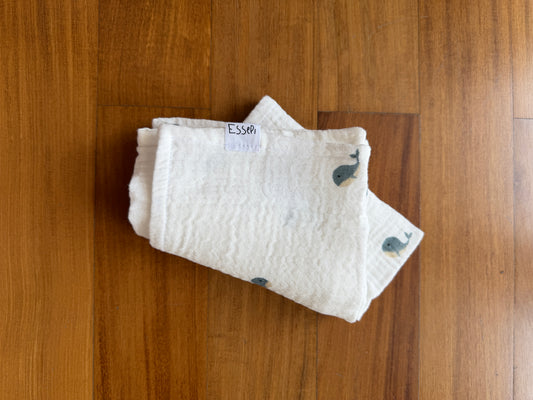 Mussolina di cotone con stampa balene