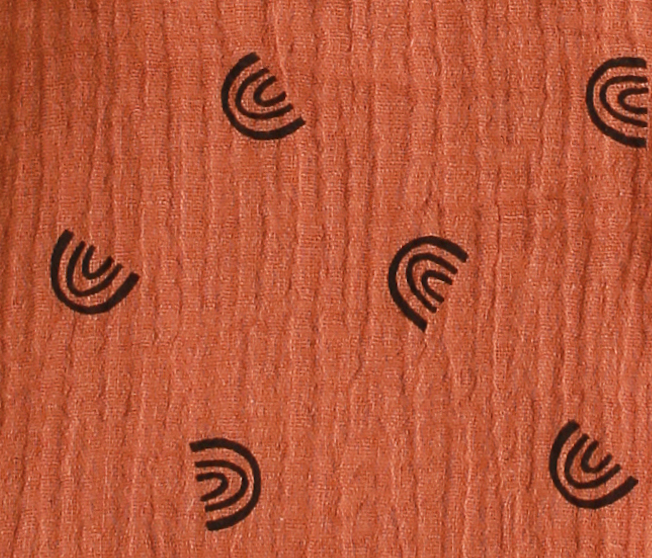 Tutina in mussola di cotone con stampa arcobaleni monocolore